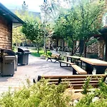 Delightful Chalet 2Bd 2Ba Pool Hot Tub Bbq Private Entry Park Pass