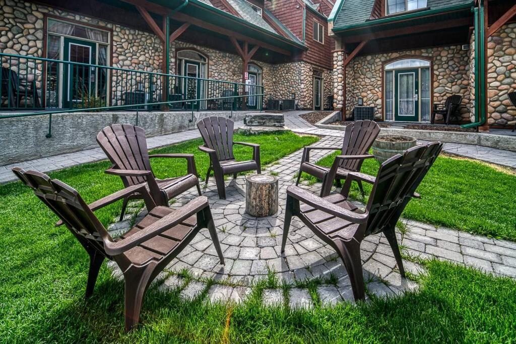 Delightful Chalet 2bd 2ba Pool Hot Tub Bbq Private Entry Park Pass