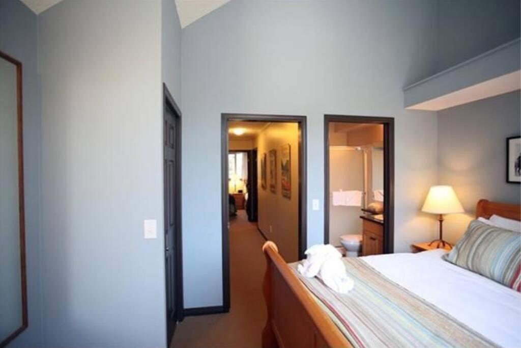 Delightful Chalet 2bd 2ba Pool Hot Tub Bbq Private Entry Park Pass *