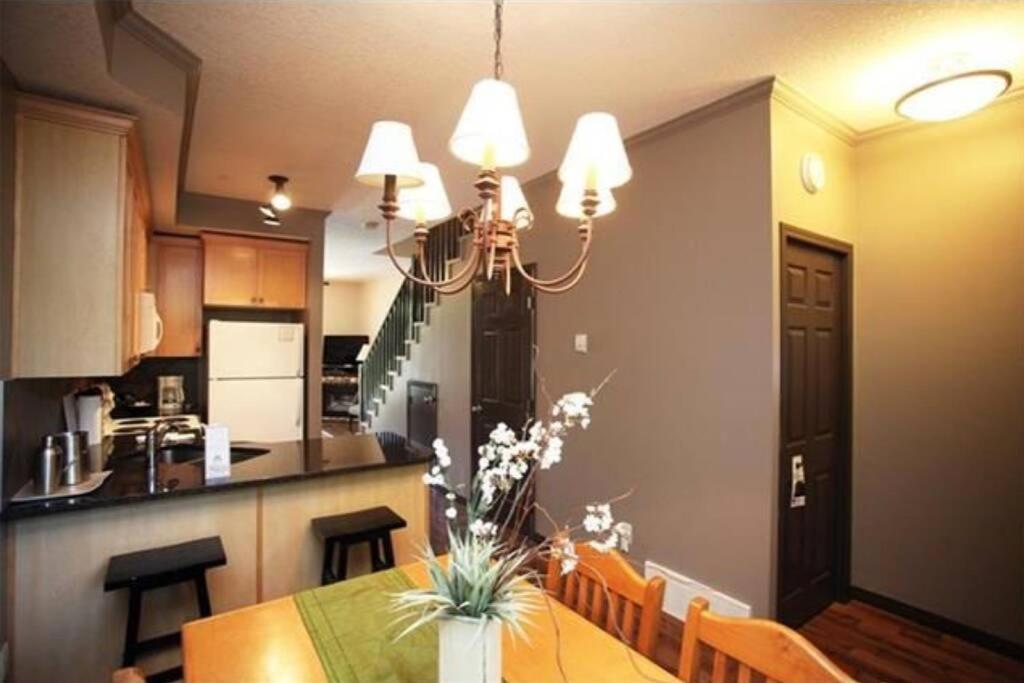 Delightful Chalet 2bd 2ba Pool Hot Tub Bbq Private Entry Park Pass Holiday home