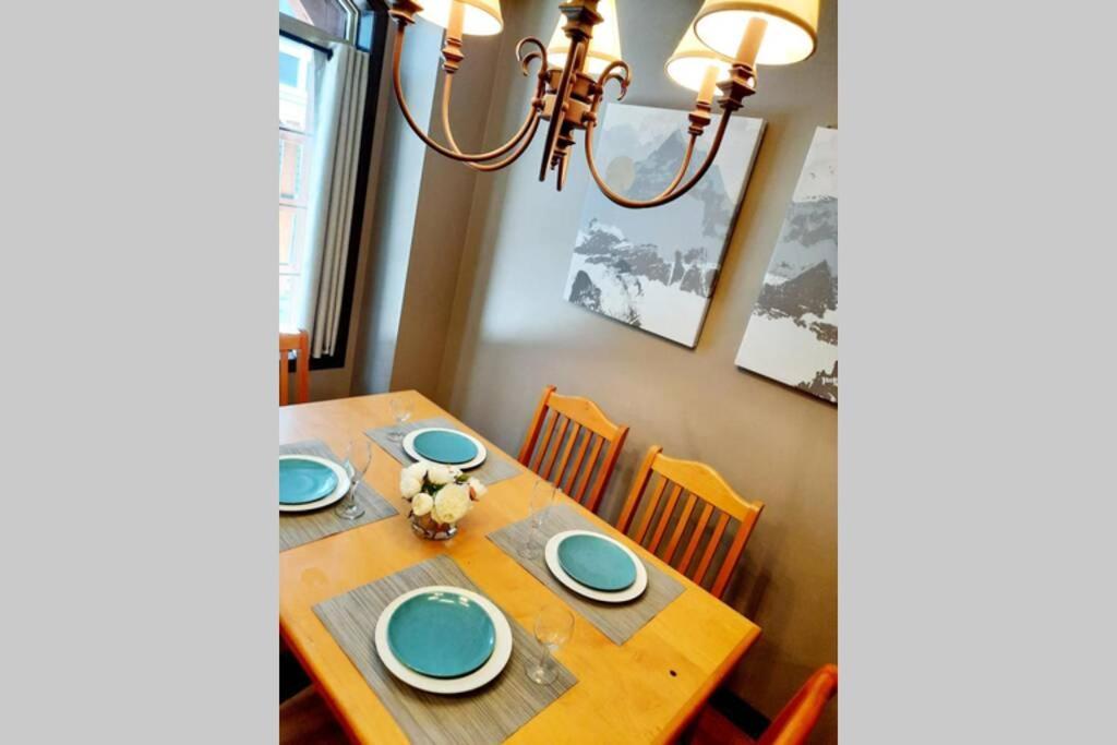 Delightful Chalet 2bd 2ba Pool Hot Tub Bbq Private Entry Park Pass Holiday home