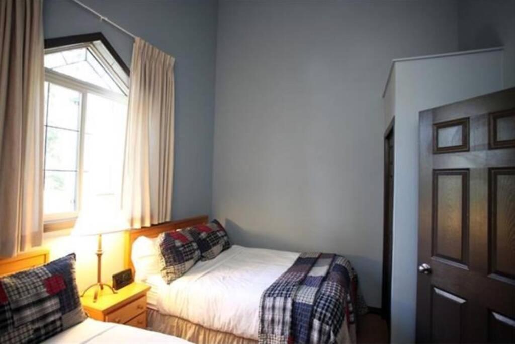 Delightful Chalet 2bd 2ba Pool Hot Tub Bbq Private Entry Park Pass *