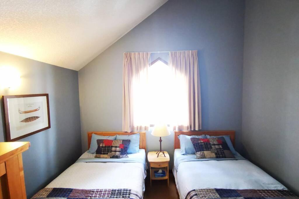 Delightful Chalet 2bd 2ba Pool Hot Tub Bbq Private Entry Park Pass Holiday home