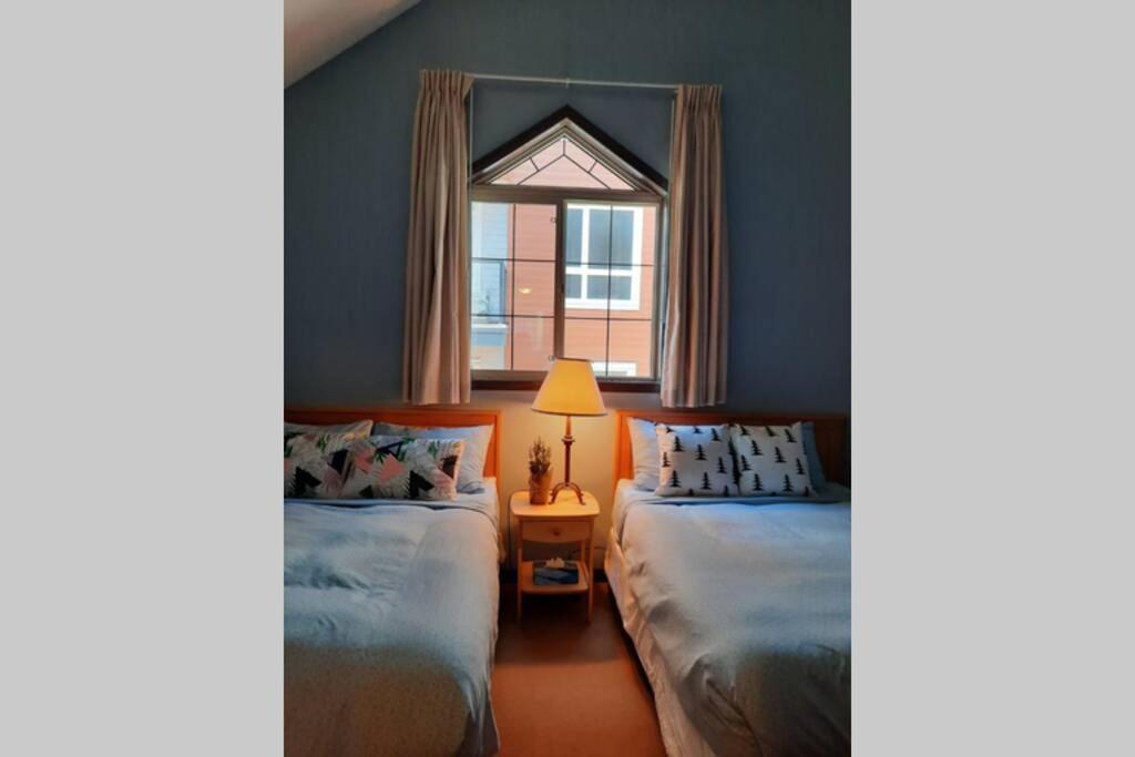 Holiday home Delightful Chalet 2bd 2ba Pool Hot Tub Bbq Private Entry Park Pass Canmore